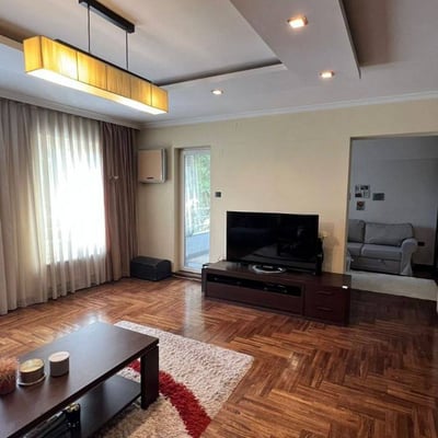 Alquiler de un espacioso apartamento de 3 habitaciones, 125 m², centro de la ciudad, Belgrado, Serbia